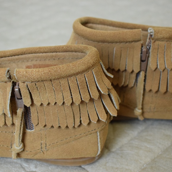 Minnetonka mocasin/ ankle booties - Picture 2 of 8